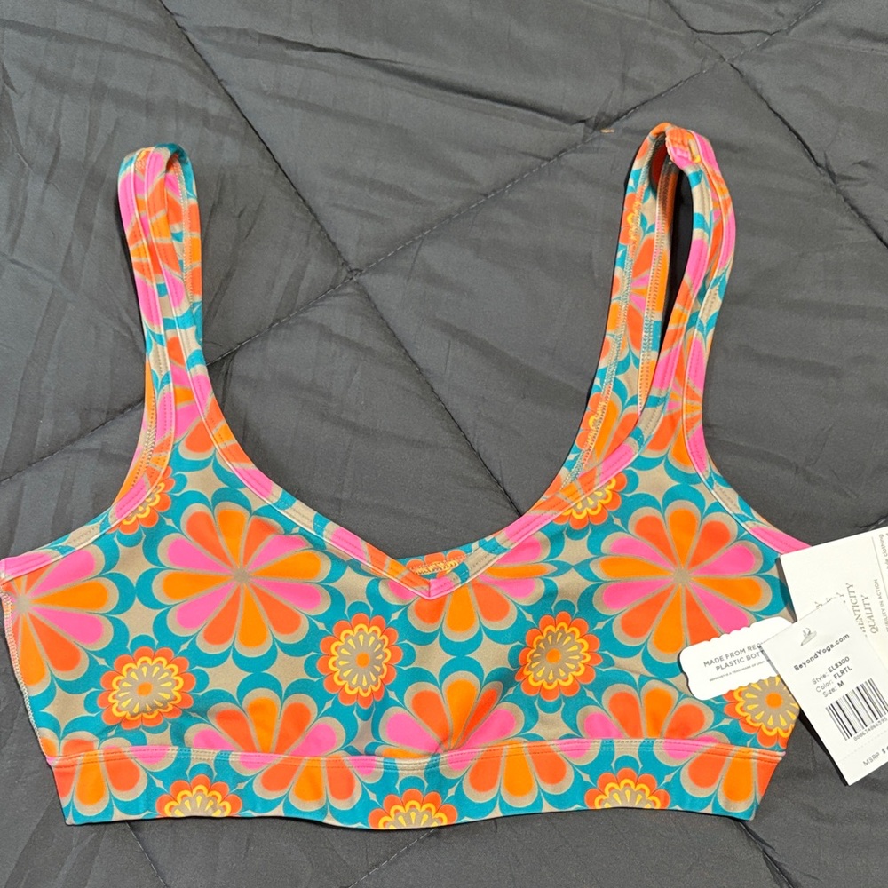 New with tags Beyond Yoga Floral Sports Bra